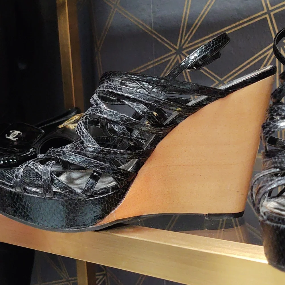 White House Black Market Size 8 shoes - Picture 5 of 5